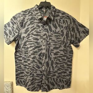 Men's Gray Patterned Button Down Shirt
